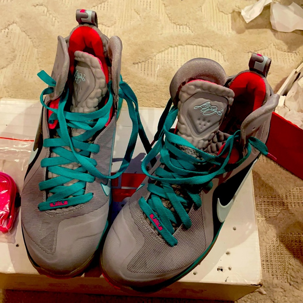 Nike LeBron 9